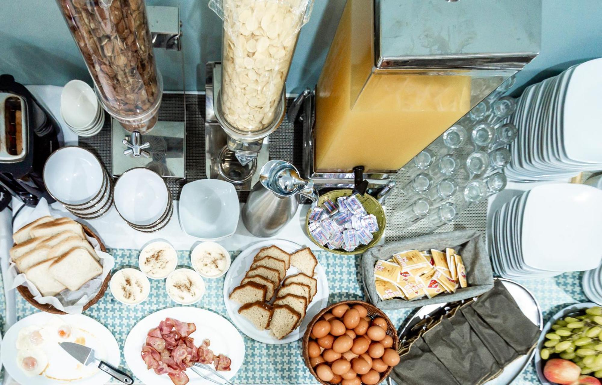 Daisy Hotel Plános Екстериор снимка