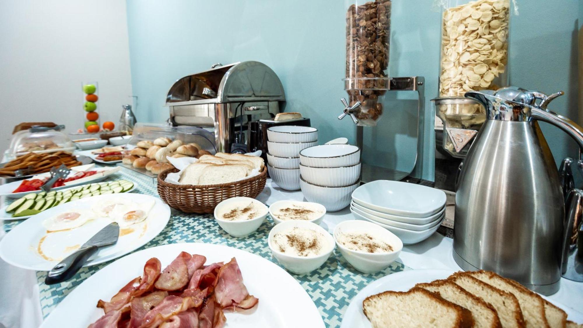 Daisy Hotel Plános Екстериор снимка