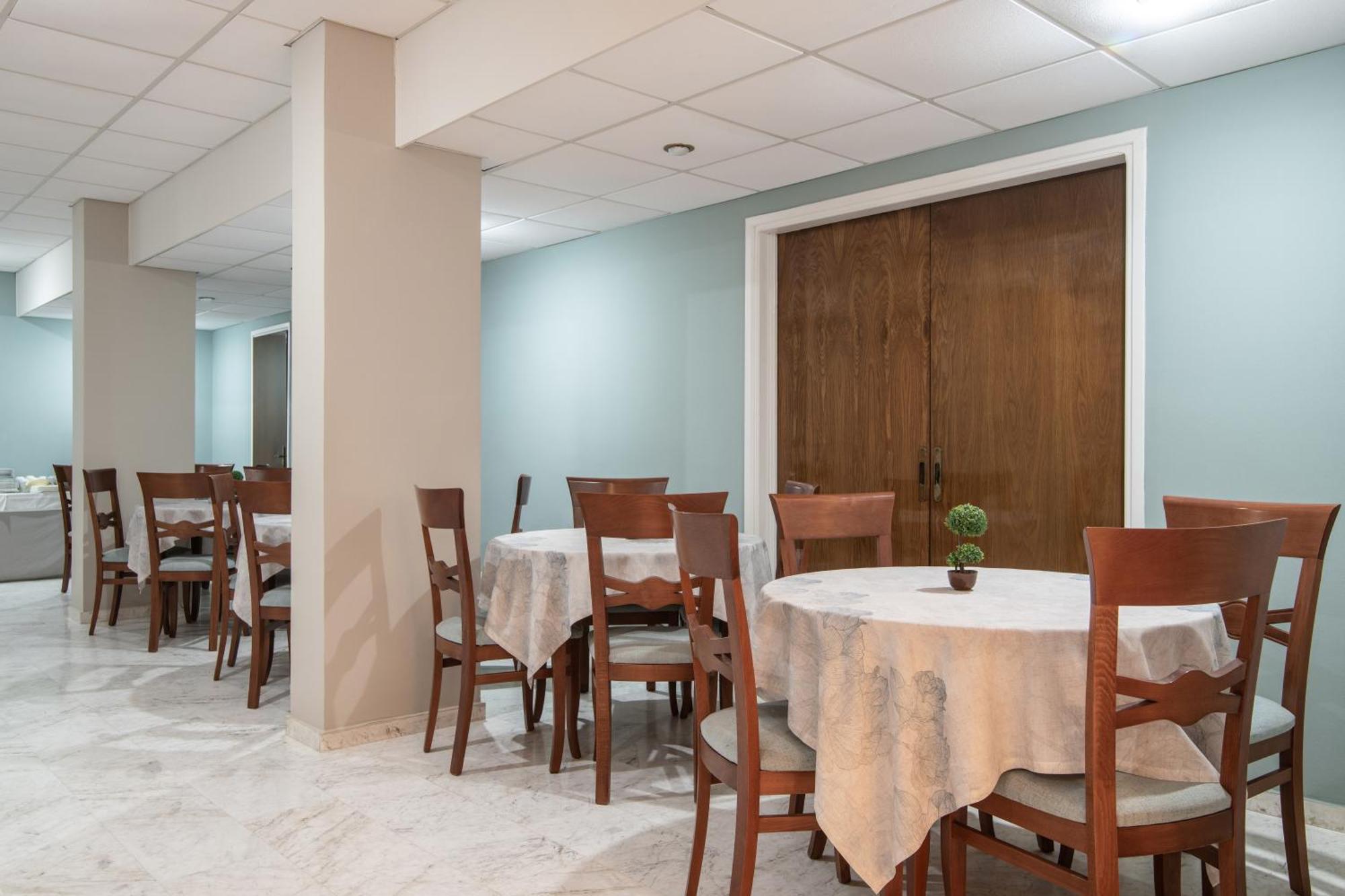 Daisy Hotel Plános Екстериор снимка