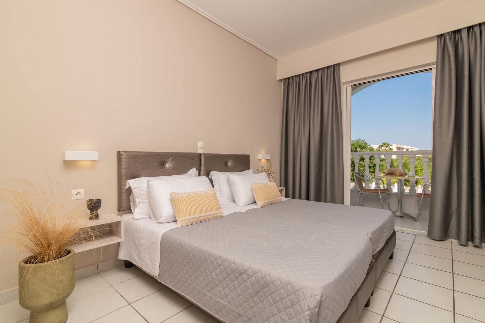 Daisy Hotel Plános Екстериор снимка