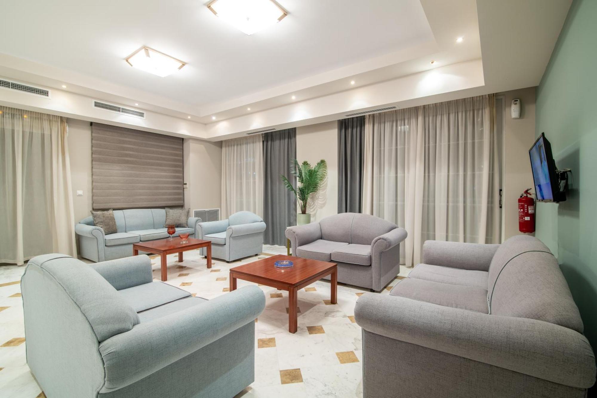 Daisy Hotel Plános Екстериор снимка