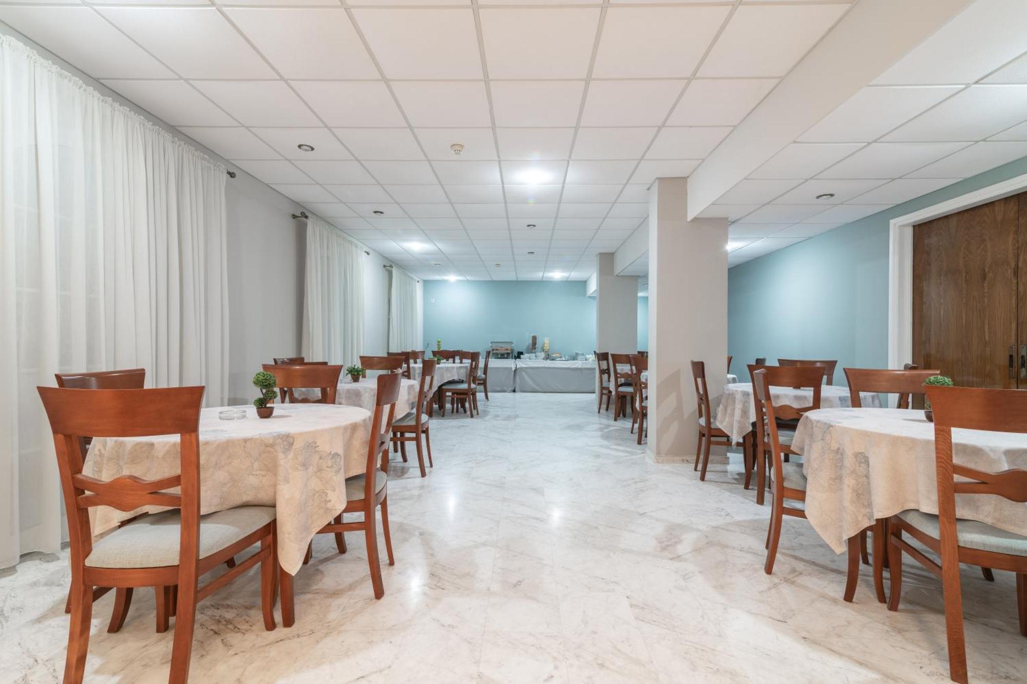 Daisy Hotel Plános Екстериор снимка