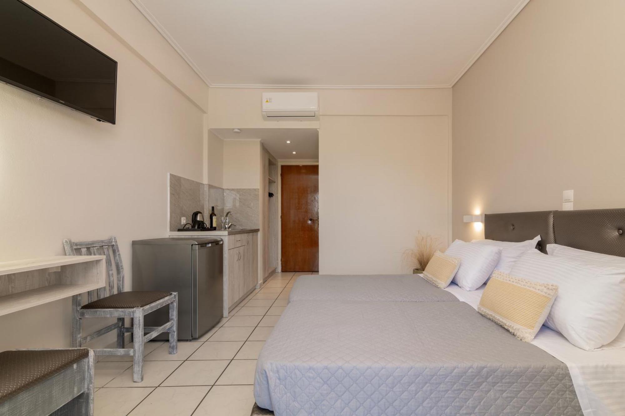 Daisy Hotel Plános Екстериор снимка