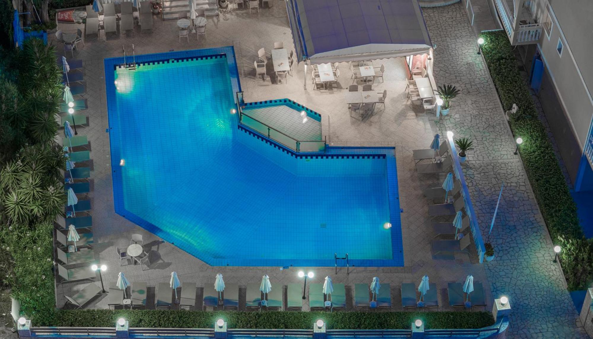 Daisy Hotel Plános Екстериор снимка