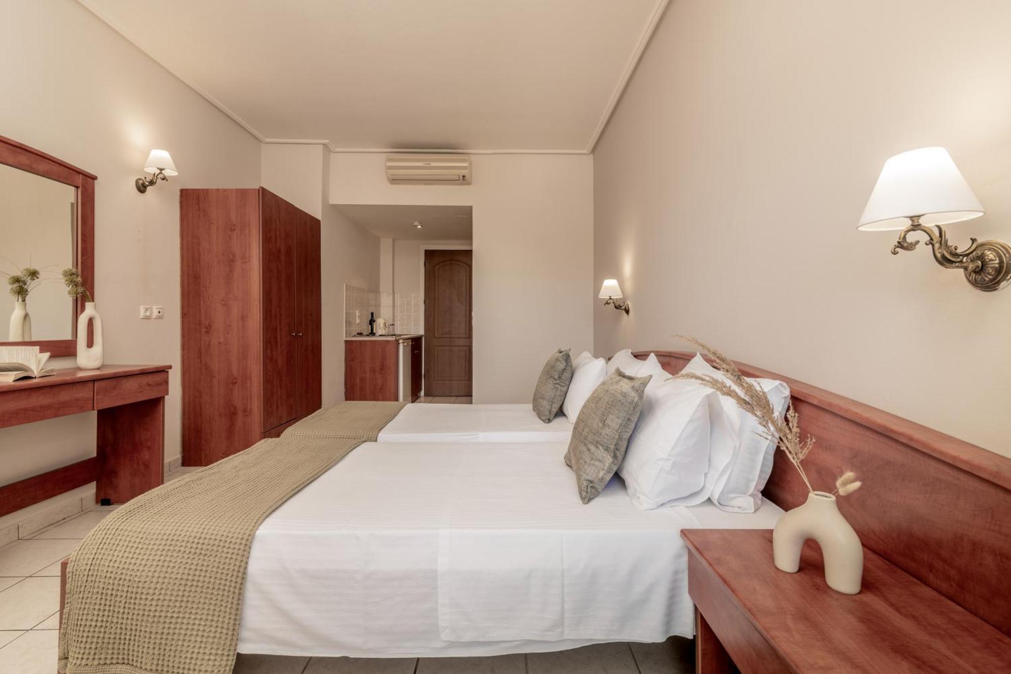 Daisy Hotel Plános Екстериор снимка