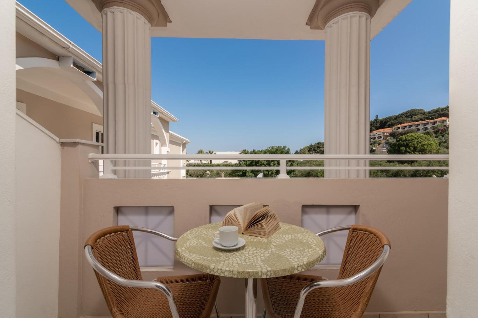 Daisy Hotel Plános Екстериор снимка