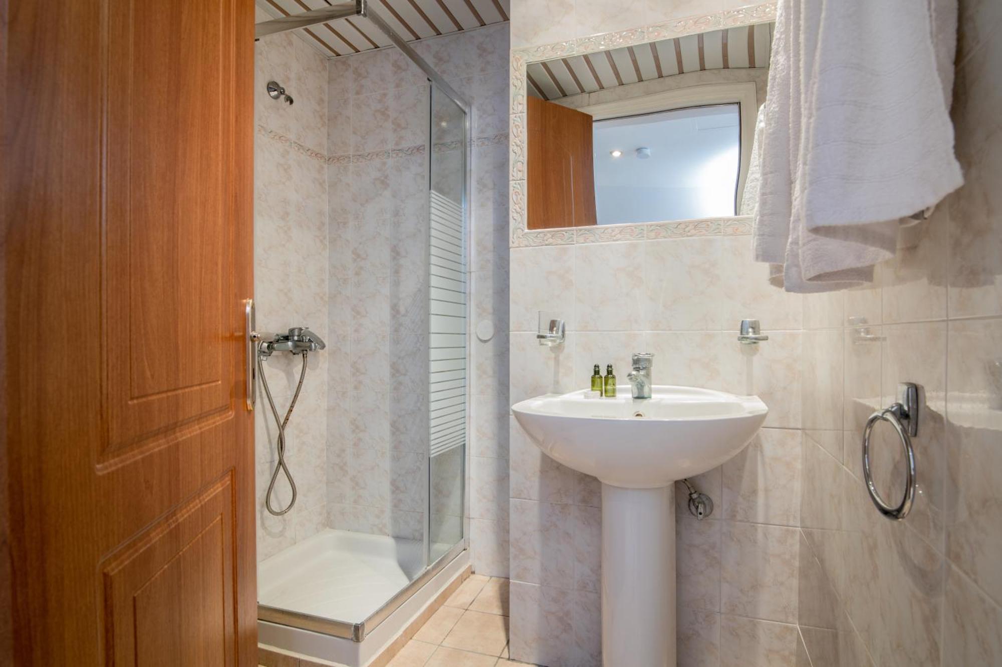 Daisy Hotel Plános Екстериор снимка
