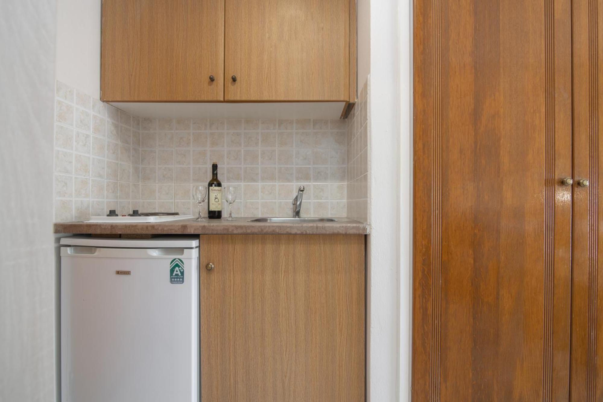 Daisy Hotel Plános Екстериор снимка